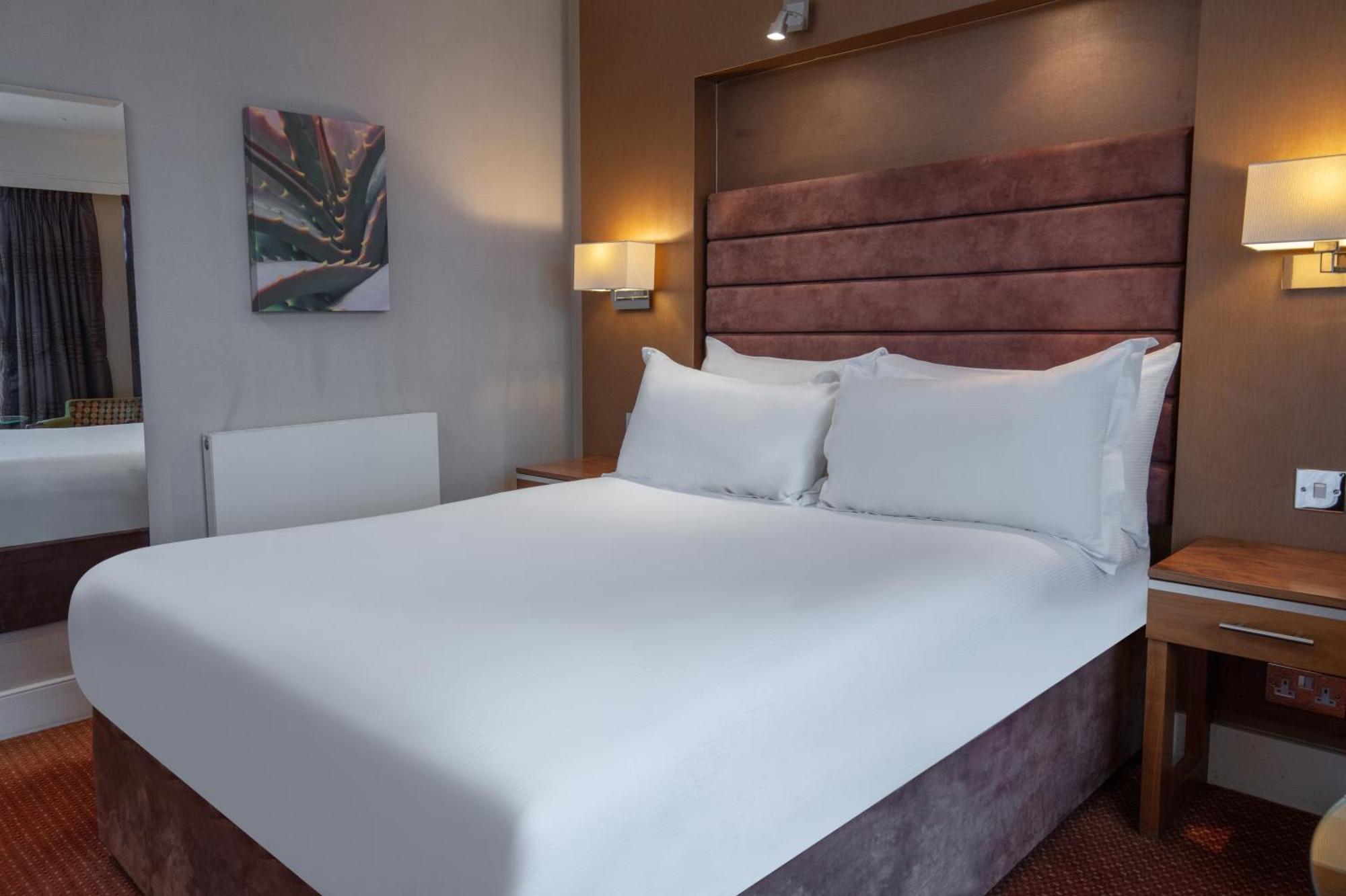 Hampshire Court Hotel & Spa باسينغستوك الغرفة الصورة