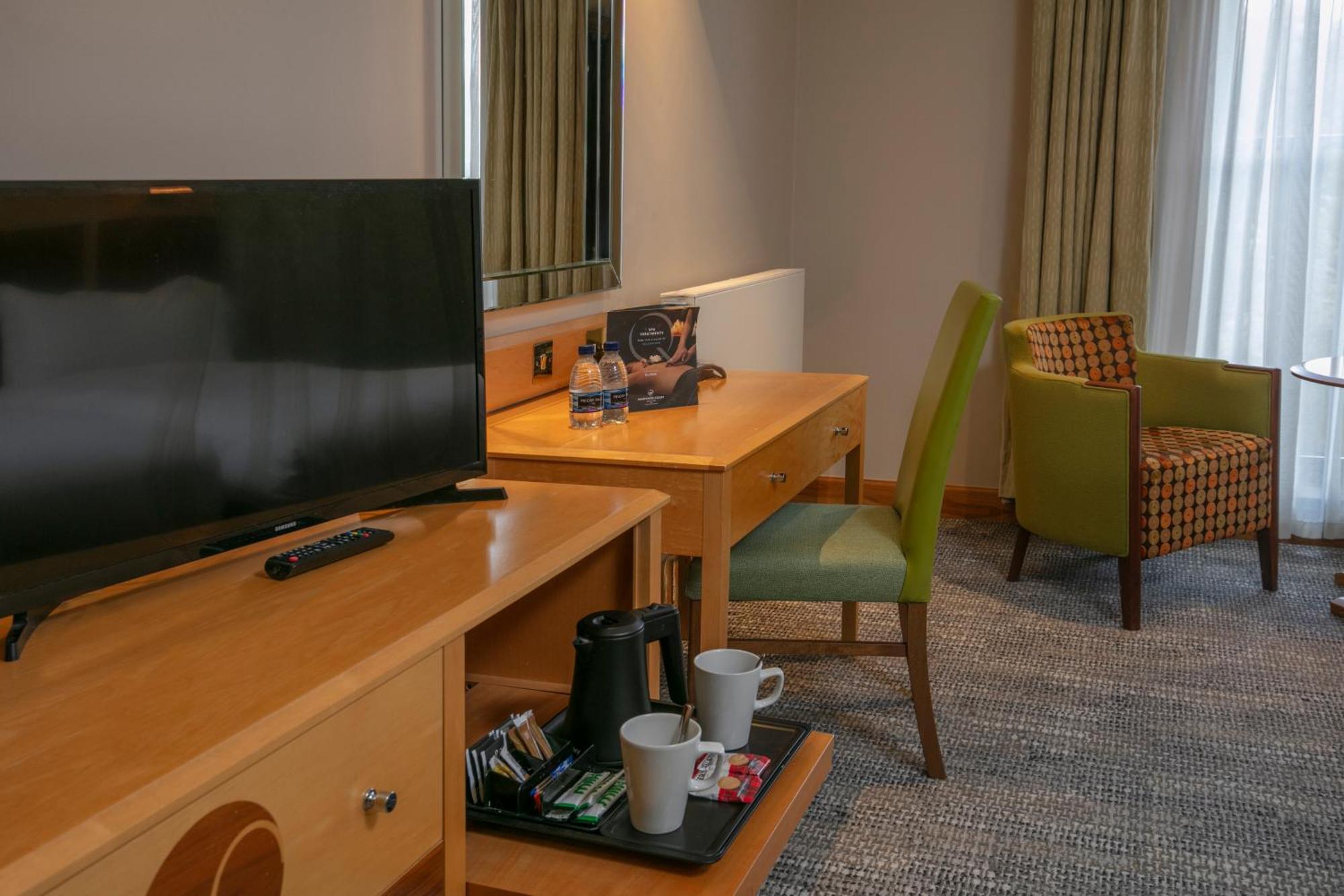 Hampshire Court Hotel & Spa باسينغستوك الغرفة الصورة