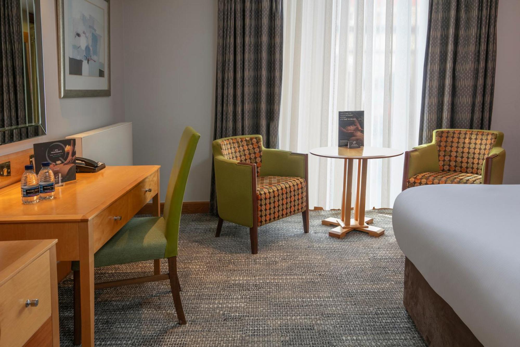 Hampshire Court Hotel & Spa باسينغستوك الغرفة الصورة